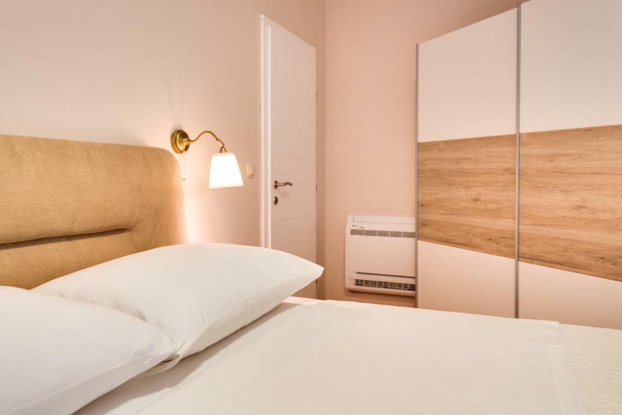 Apartments Dalmatino Водице Екстер'єр фото